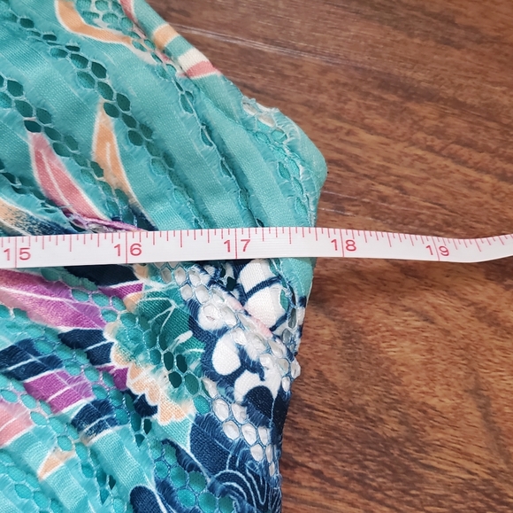 Like NEW NY&Co 7th Ave Design Studio Aqua Floral Peplum Top Back Zip Sz M - Picture 8 of 10